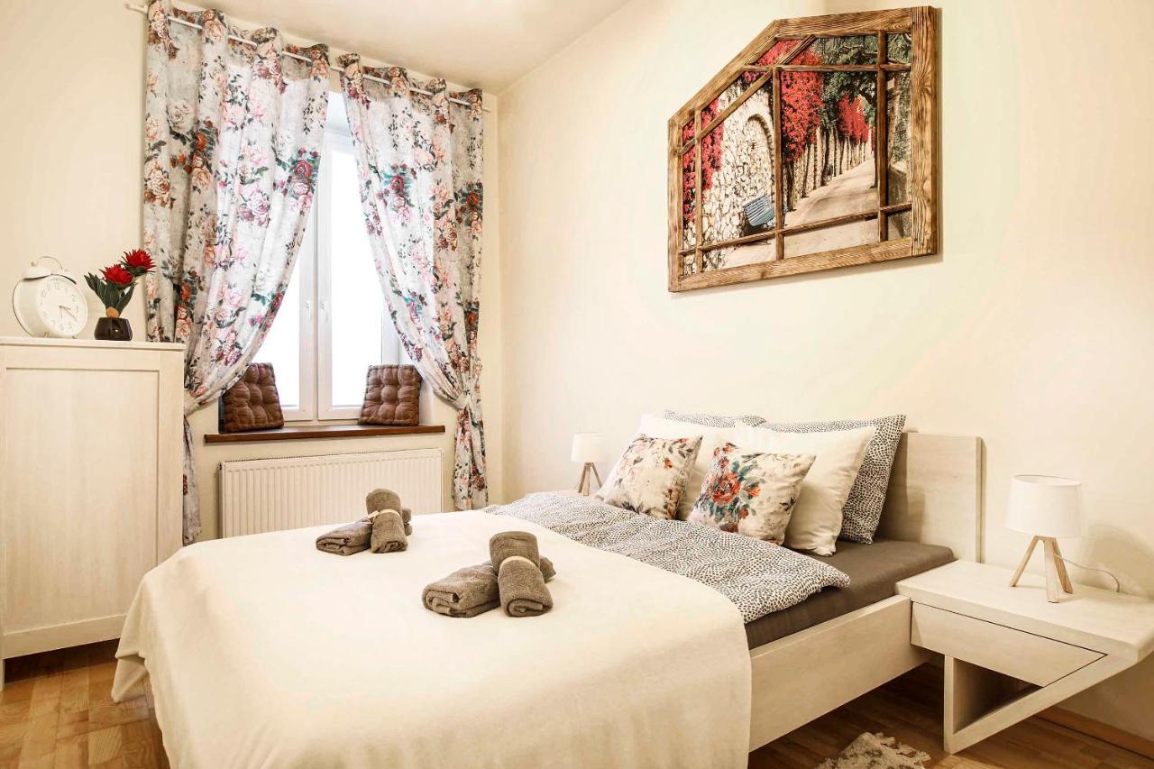 2-Room Apartment With Kitchen, Heart Of Cracow Old Town كراكوفيا المظهر الخارجي الصورة